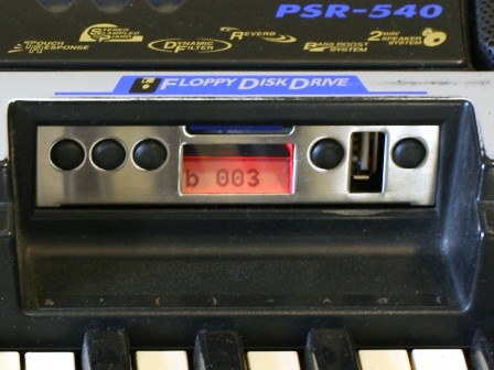 Uniflash USB in Yamaha PSR 540 bank no protect 448.jpg
