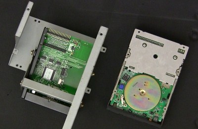 Floppy disk drive for Roland W-30 and floppyemulator Uniflash USB.jpg